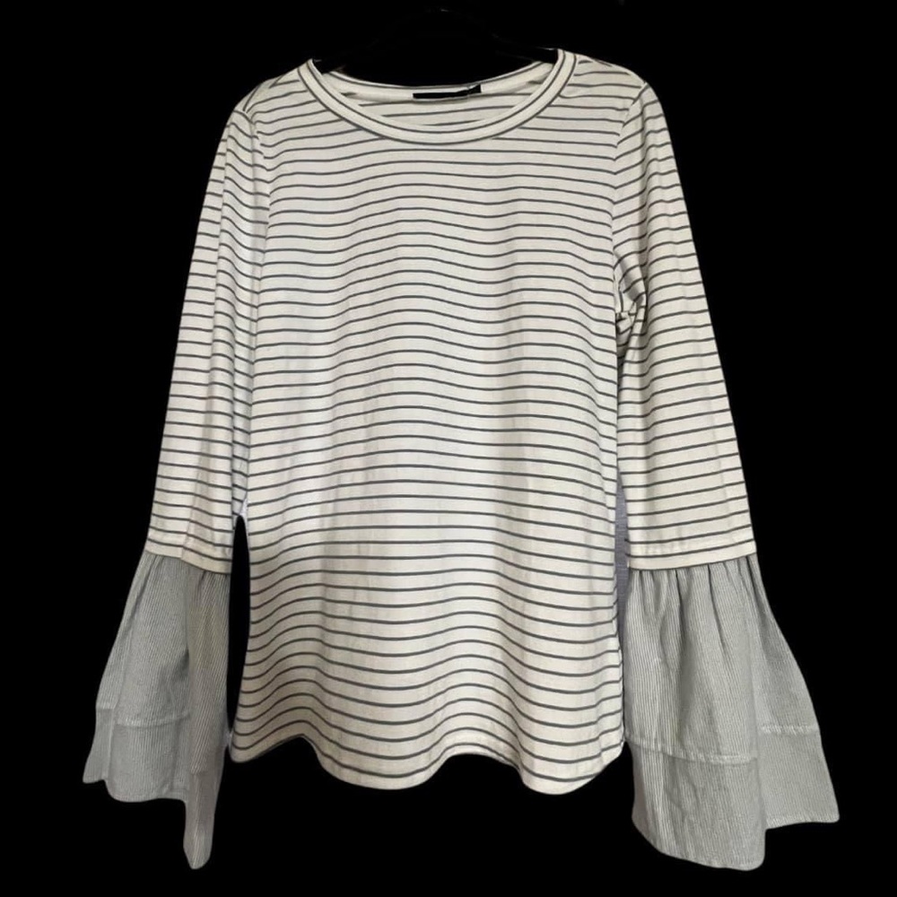 The Mint Julep Boutique- Gray & white, lightweight, shirt with bells.